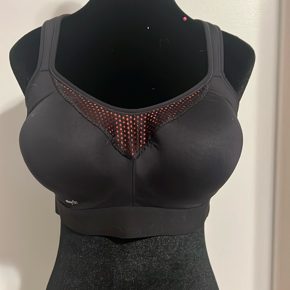 Essential Body wear Fit Sports Bra, Black, size 36E